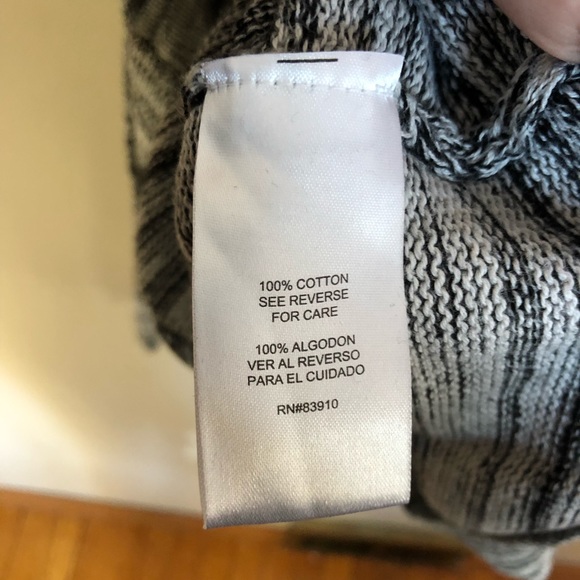 5/$25 🚨LAST CHANCE🚨 Women’s grey sweater - Picture 5 of 6